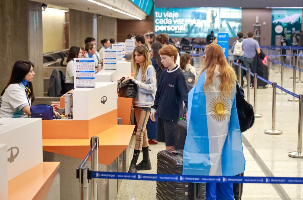 Hinchas argentinos agotan vuelos a Nueva York para la final del