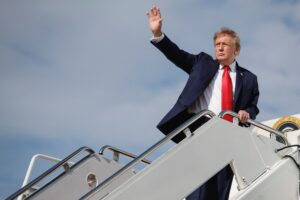 Trump inicia gira en Irlanda bajo un operativo de seguridad récord