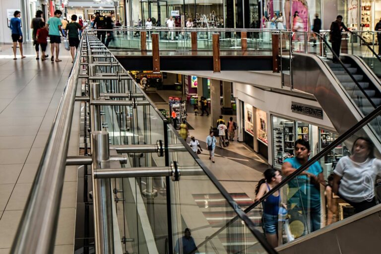 Comercios y shoppings cerrarán el lunes 28 por el Día del Empleado