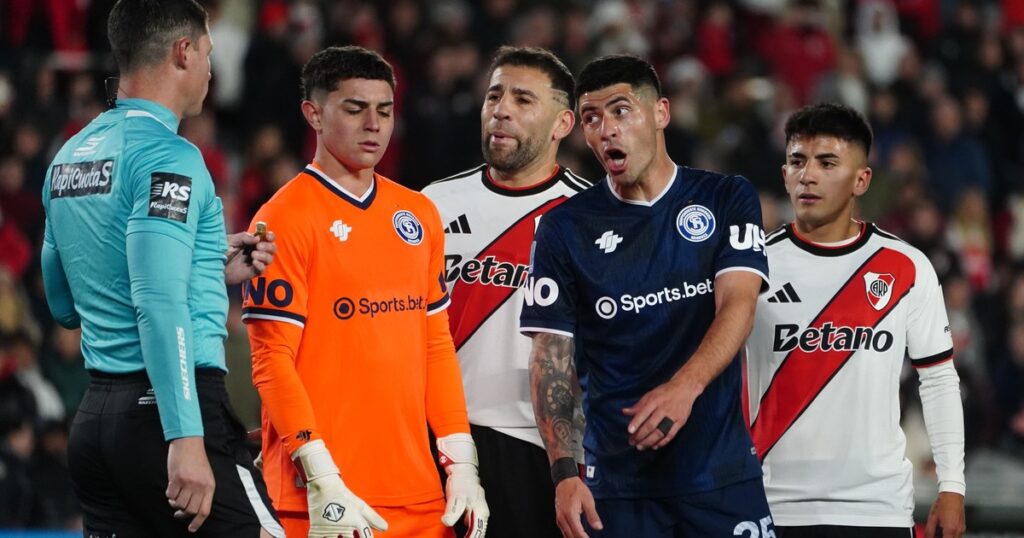Daniel Vila denunció a Nicolás Ramírez tras la derrota ante River