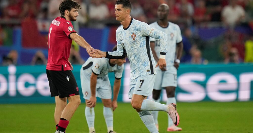 Cristiano Ronaldo envió un mensaje de apoyo a Kvaratskhelia tras su