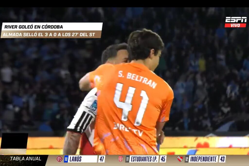 Otamendi se disculpó con Beltrán tras el cruce en Junín